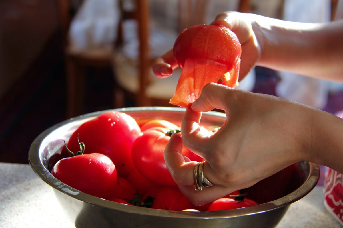 Sollte man Tomaten mit oder ohne Haut essen? Ein Arzt gibt eine klare Antwort