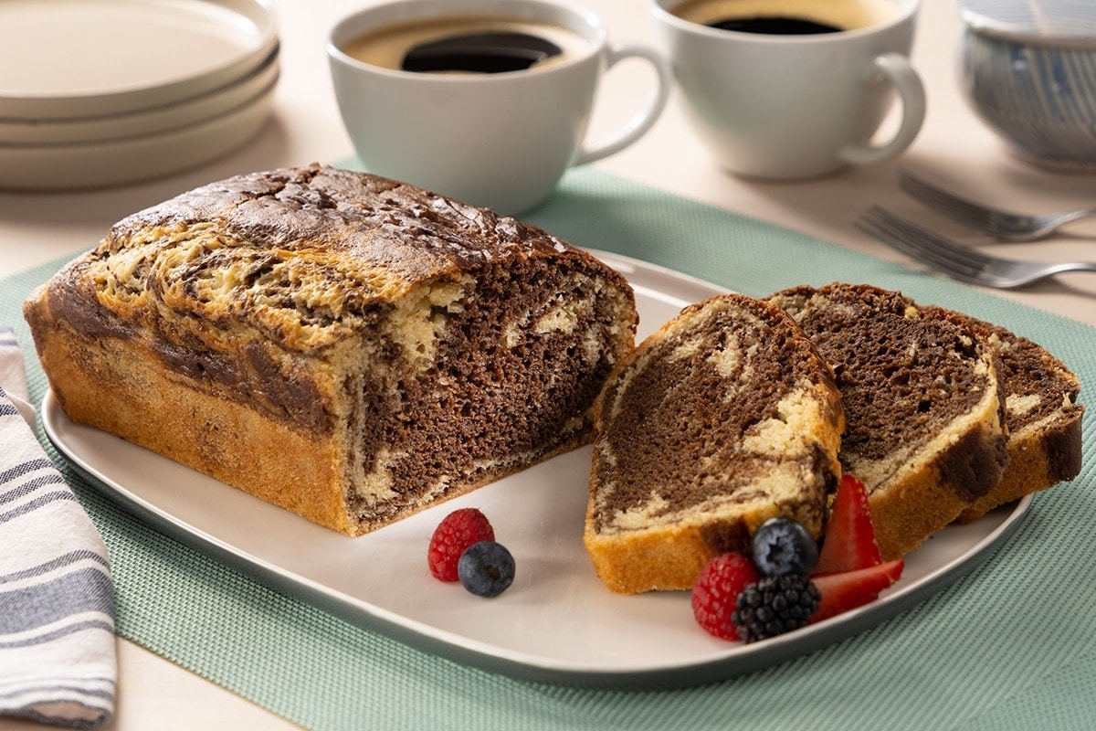 Dies ist ein einfacher und außergewöhnlich luftiger Kuchen. Wenn Sie seinen Namen erfahren, werden Sie lachen.