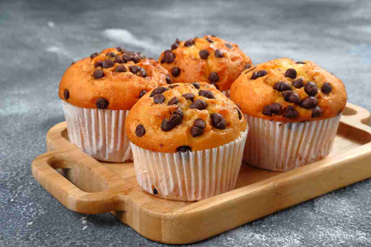 Joghurtkuchen und Schokolade ohne Mehl und Zucker: leicht und reichhaltig, ideal für Ihren nächsten Snack