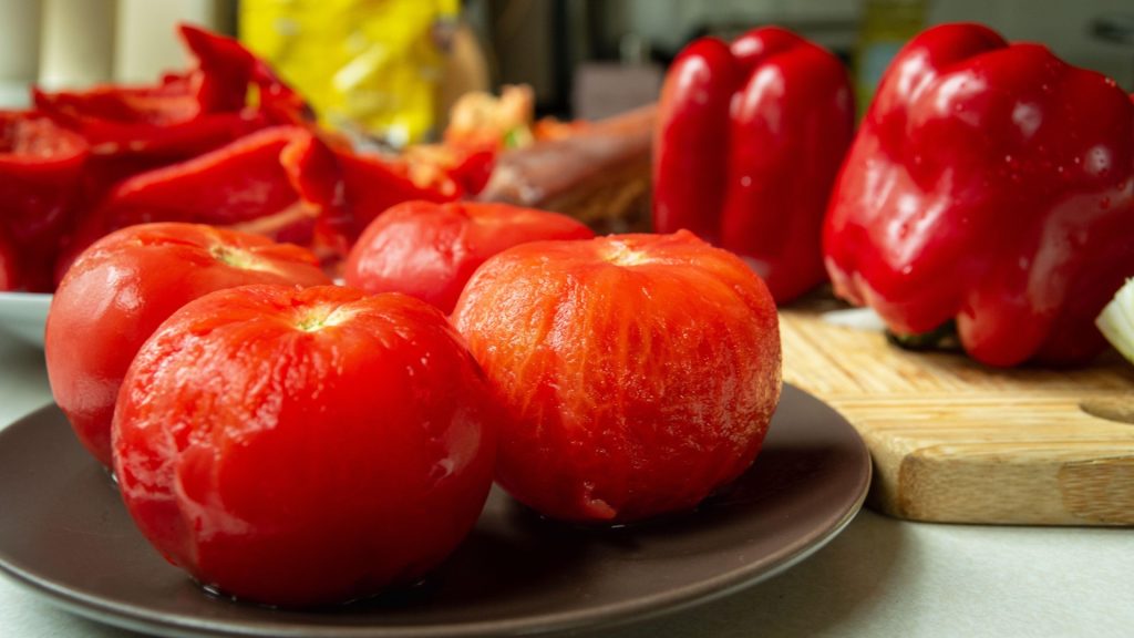 Sollte man Tomaten mit oder ohne Haut essen? Ein Arzt gibt eine klare Antwort