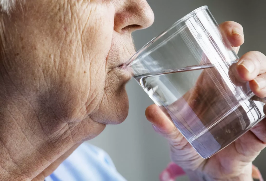 Das ist das Schlimmste, was man bei Hitze trinken kann. Besonders gefährlich für ältere Menschen