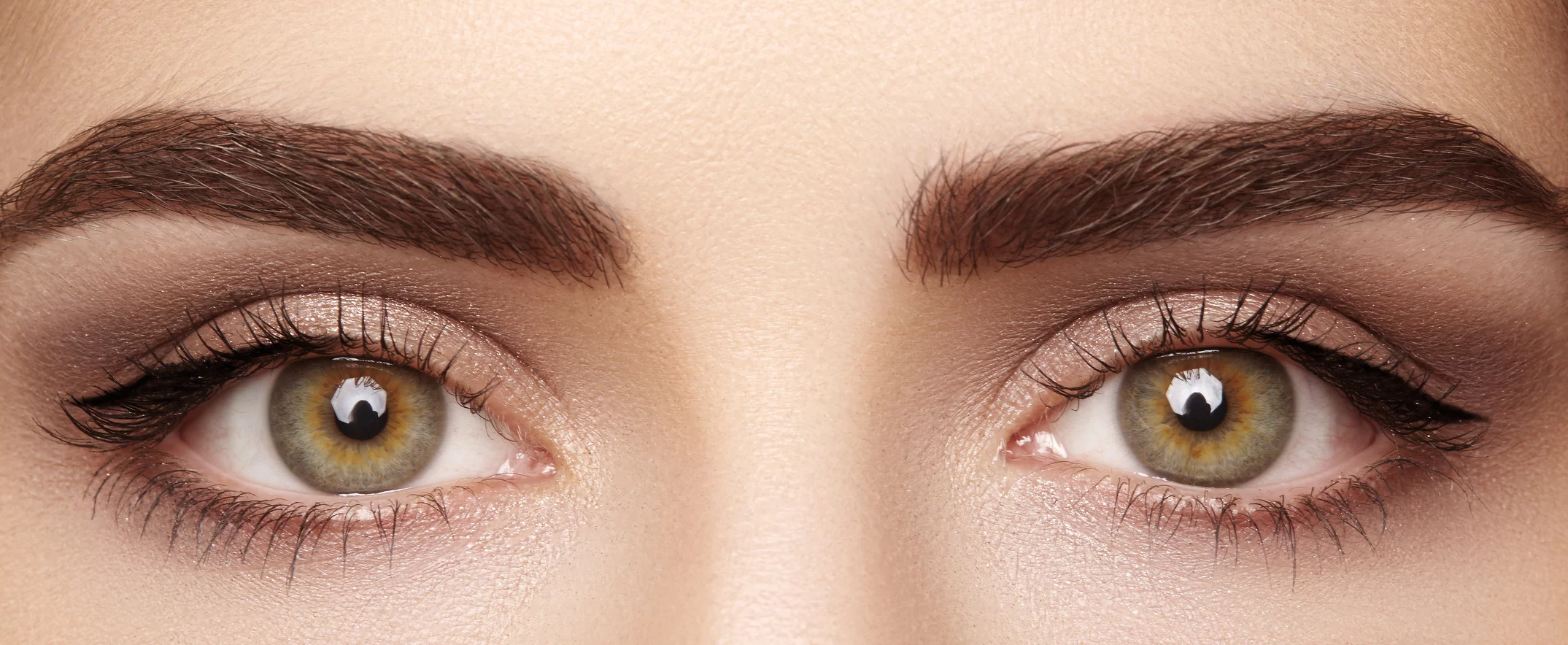 Auf Wiedersehen, Microblading: Dies ist die schnellste und einfachste Methode, um zu Hause perfekte Augenbrauen zu kreieren und Lücken zu füllen.