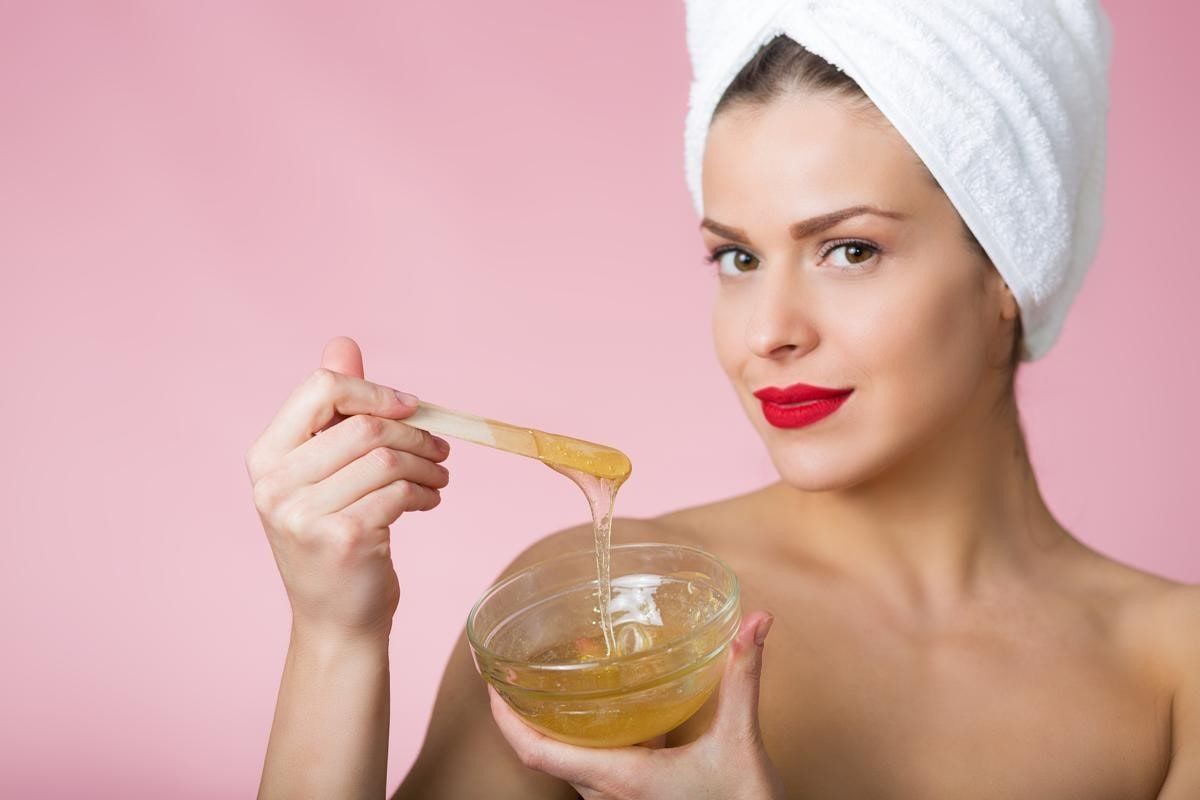 Rezept für 2 Zutaten zur Herstellung eines Peelings, das die Haut verjüngt