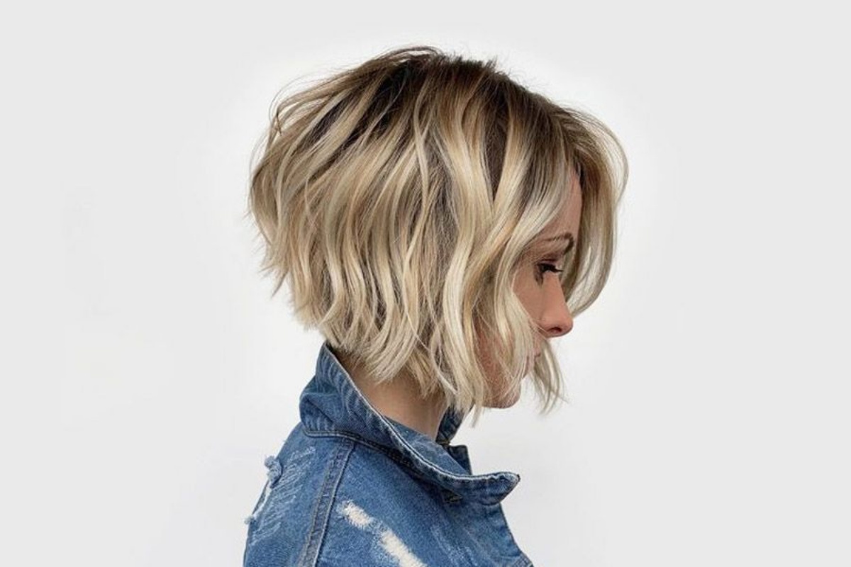 5 einfache und bequeme Frisuren für den Sommer: Sie lassen Sie jünger aussehen und sind in Friseursalons sehr beliebt