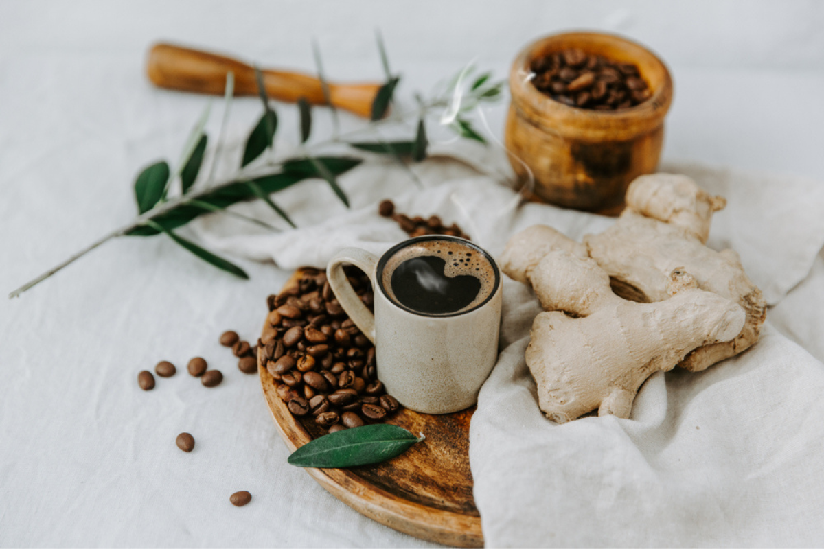 Eine kleine Prise Kardamom in Ihrem Morgenkaffee wird Ihnen helfen, Ihr Bauchfett schneller loszuwerden.