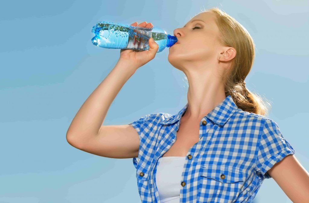 Dieses Wasser ist giftig. Die Deutschen wissen das nicht, aber sie trinken es in großen Mengen.