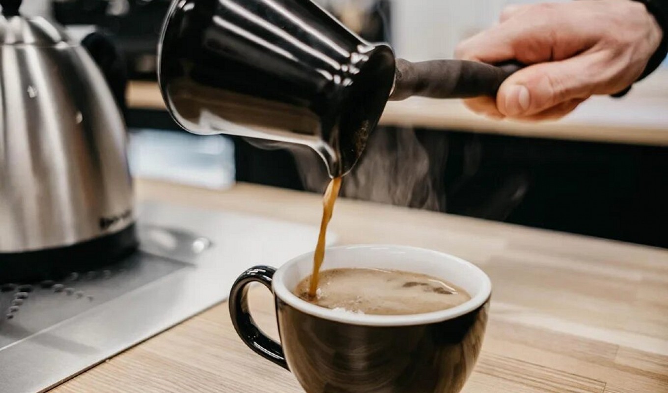 Gibt mehr Energie als eine Tasse schwarzer Kaffee und verbrennt Bauchfett. Trinken Sie es jeden Morgen.