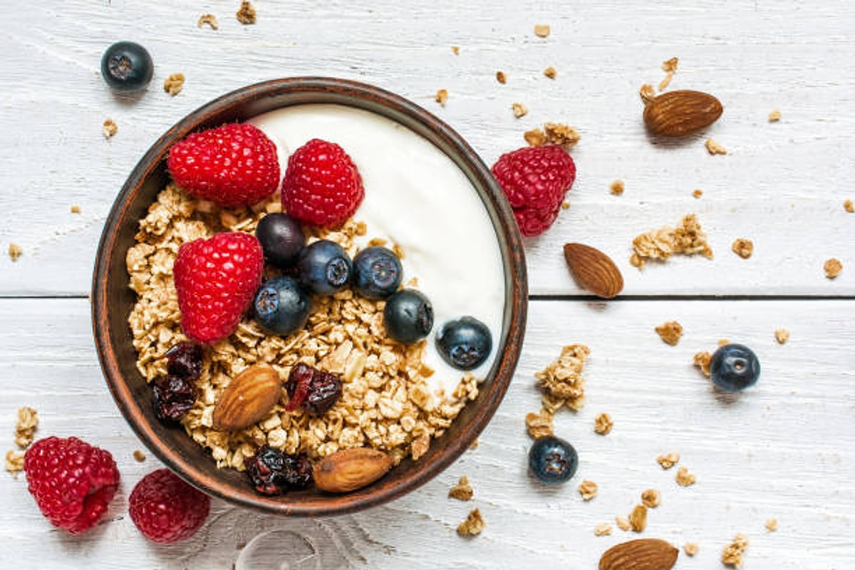 Produkte, die man laut Experten zum Frühstück essen sollte, um mehr Energie zu haben und weniger geschwollen zu sein.