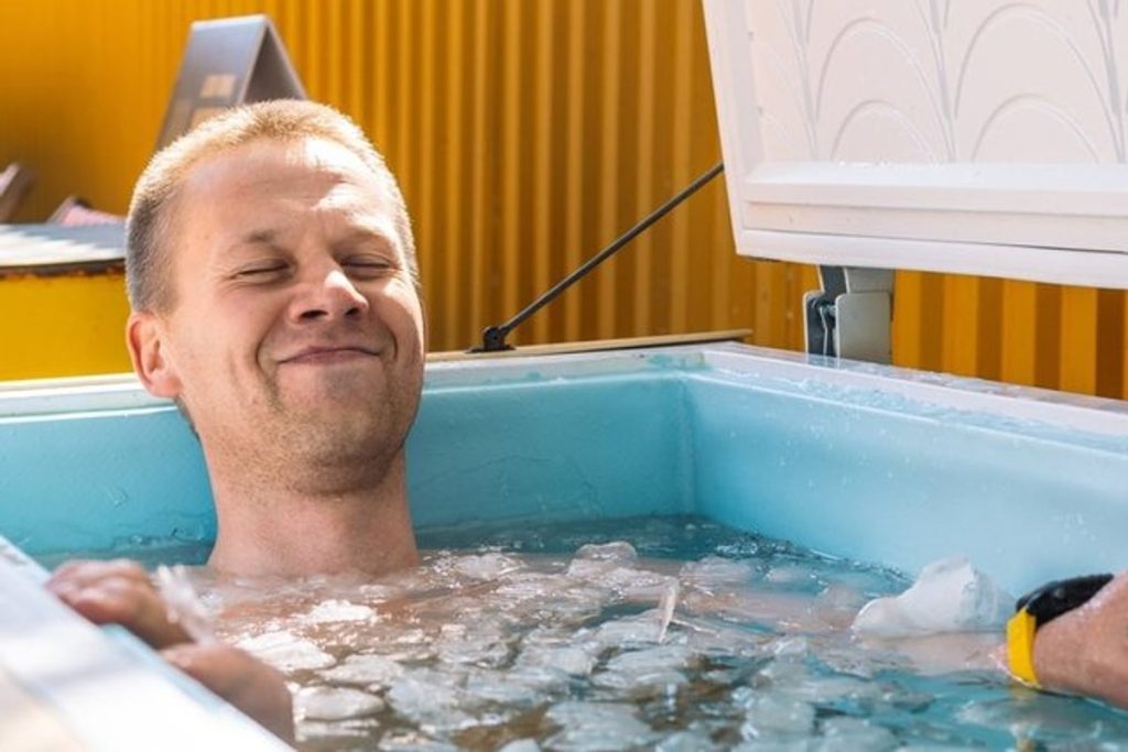 Die Wissenschaft warnt vor den Risiken der Mode, in Eisbäder zu tauchen