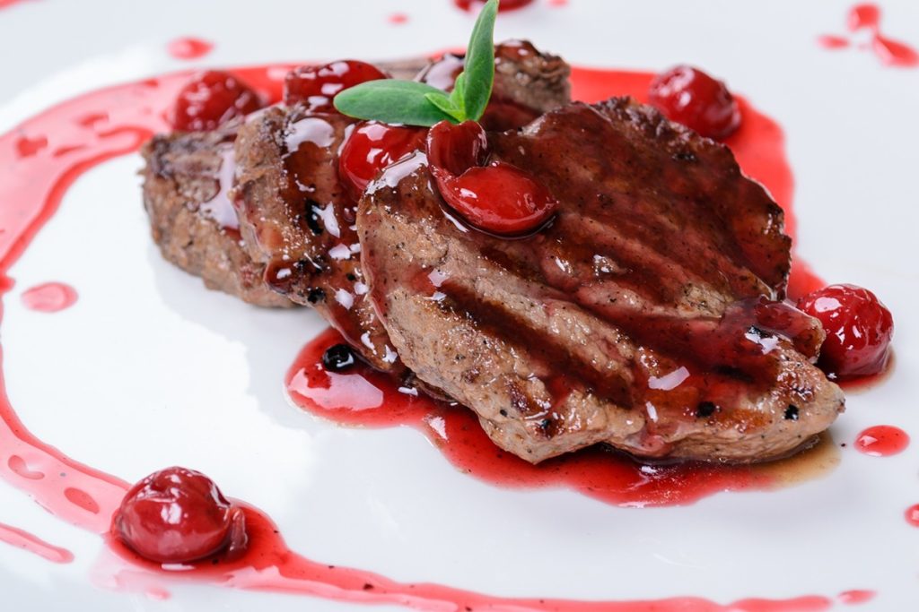 Dieses Fleisch ist gesünder und schmackhafter als Putenfleisch, aber wir kaufen es selten. Die daraus hergestellten Fleischbällchen sind sehr lecker.