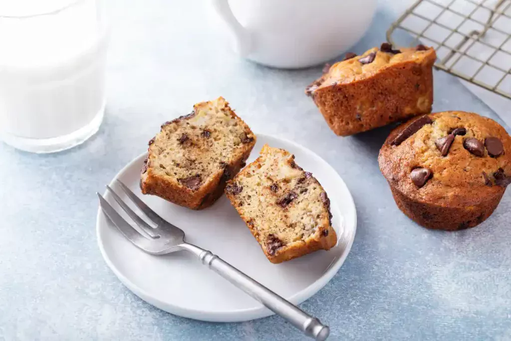 Joghurtkuchen und Schokolade ohne Mehl und Zucker: leicht und reichhaltig, ideal für Ihren nächsten Snack