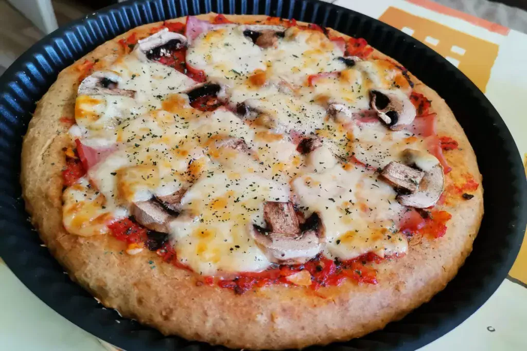 Pizza mit Haferflocken für einen gesünderen Geschmack Diese Pizza aus reinem Hafer kann jeder genießen.